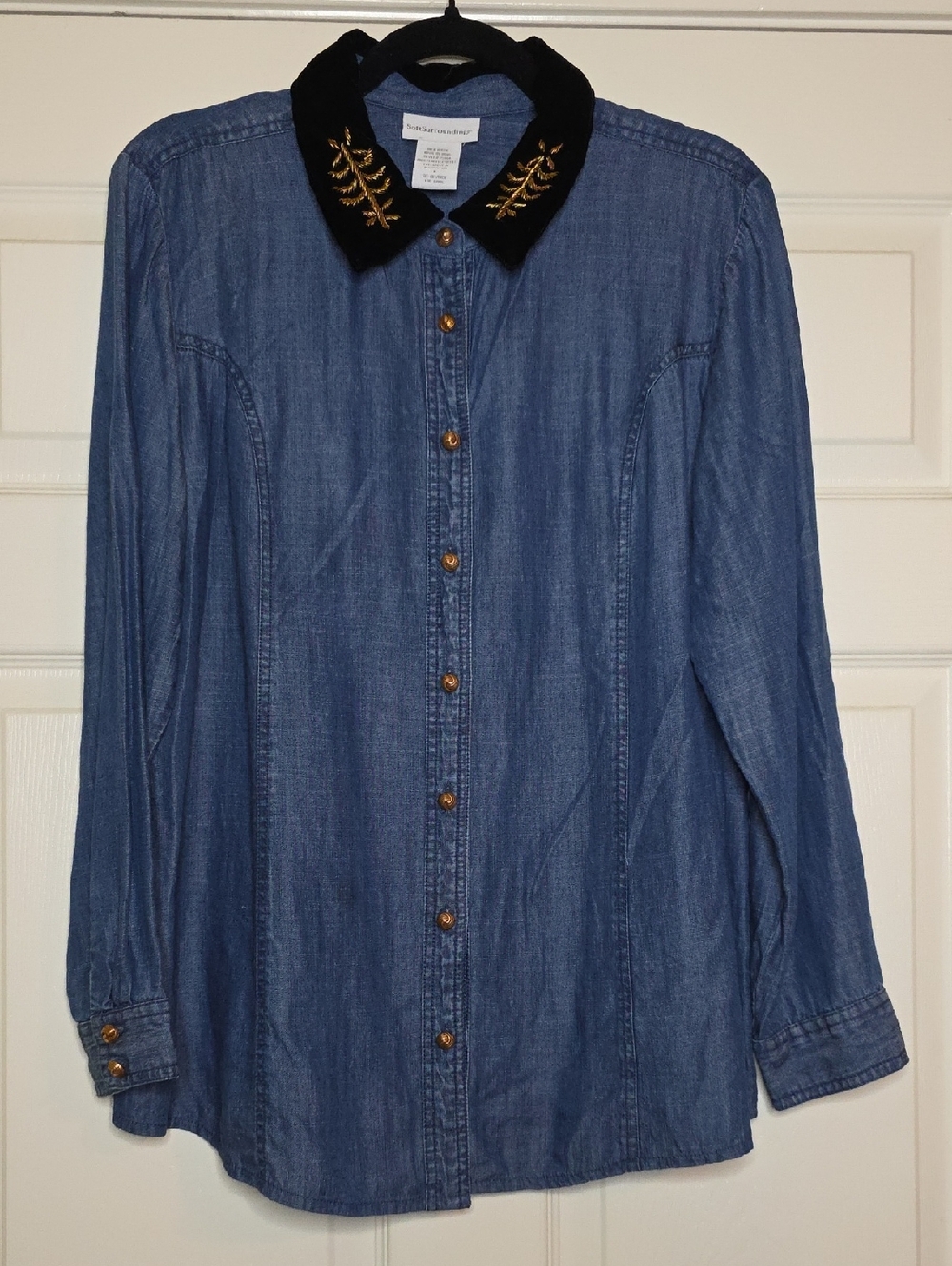 Soft Surroundings Blue Denim Look Chambray Shirt Black Velvet Collar Gold Accent